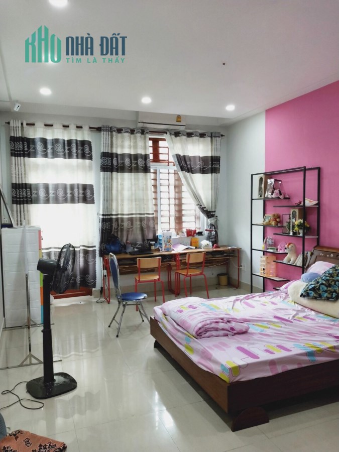 Nhà MTKD ngay sân bay, 95m2, ngang to 4.2m, 4 lầu Nguyễn Văn Công, tiềm năng, 18 tỷ.
