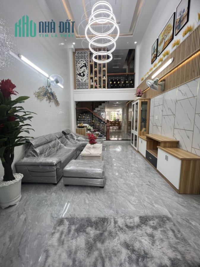 Nhà bán đường thông 6m có thang máy - DT 4m x 20m - 1 lửng 3 lầu - Phan Huy Ích