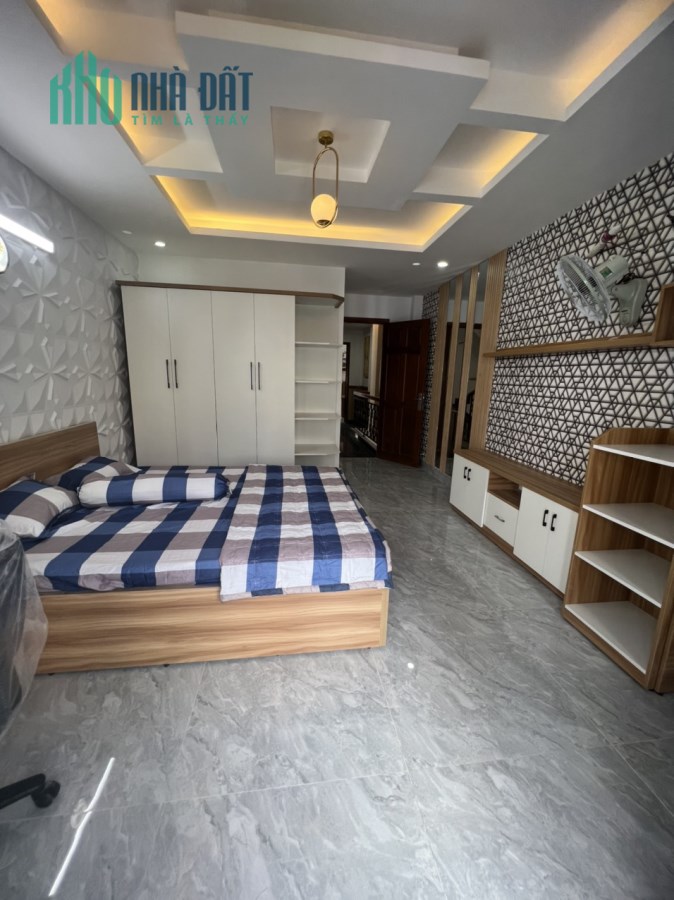 Nhà bán đường thông 6m có thang máy - DT 4m x 20m - 1 lửng 3 lầu - Phan Huy Ích