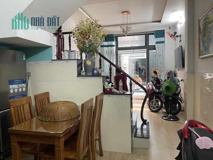 Bán nhà  trung tâm Tân Bình 4 lầu gần sân bay giá nhỉnh 7 tỷ TL