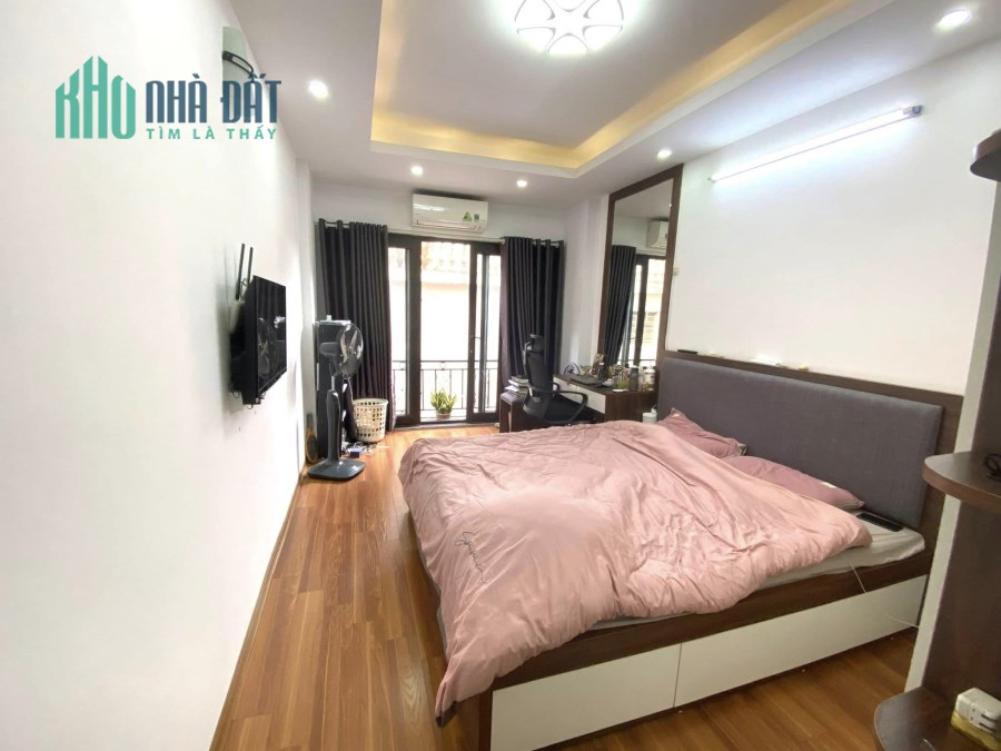 Nhà Đào Tấn Ba Đình vuông đẹp gần phố 6 tầng mặt tiền 3.5m chỉ 4.4 tỷ