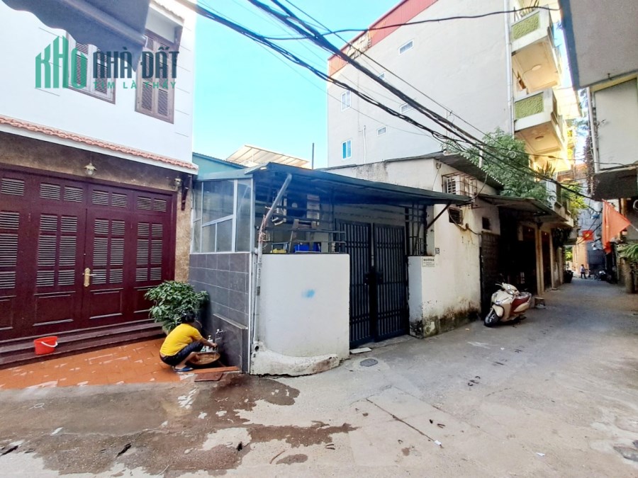 Đất tặng nhà C4 Âu Cơ, Tây Hồ, Dt 50m2, Mt 4,5m, Ô tô vào nhà, giá chỉ 3,8 tỷ.