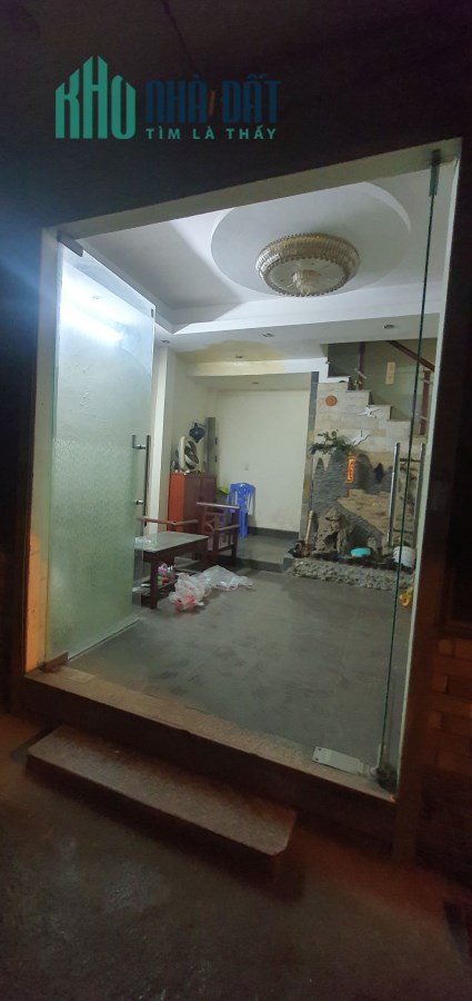 Bán nhà phố Hồ Đắc Di, quận Đống Đa, Hà Nội, 30 m2, giá 3.72 tỷ, 10 m ra hồ, 10 m ra ô tô tránh,