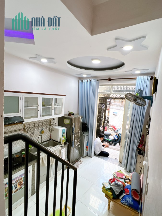 BÁN NHÀ RẺ ĐẸP BẾN VÂN ĐỒN 4 TẤM Q4
Hơn 2 tỷ..