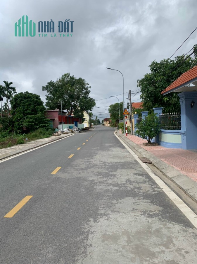 chính chủ cần bán lô đất giá rẻ cạnh ủy ban xã giá 450tr.