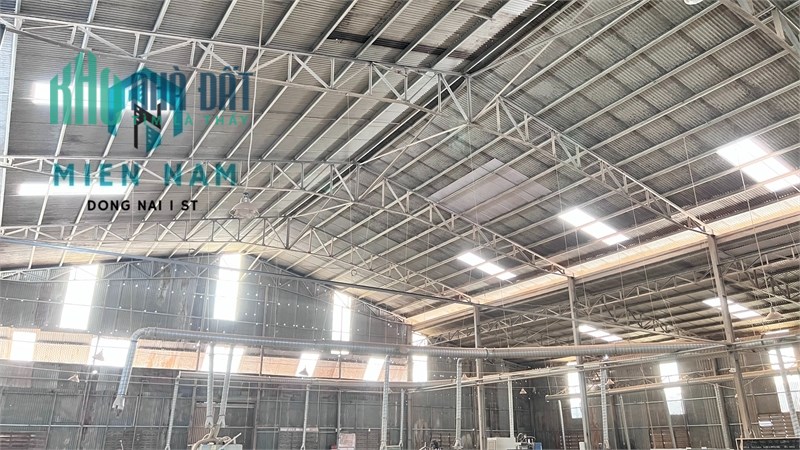 làng gỗ cho thuê nhà xưởng DT 4000m2 có trạm điện.