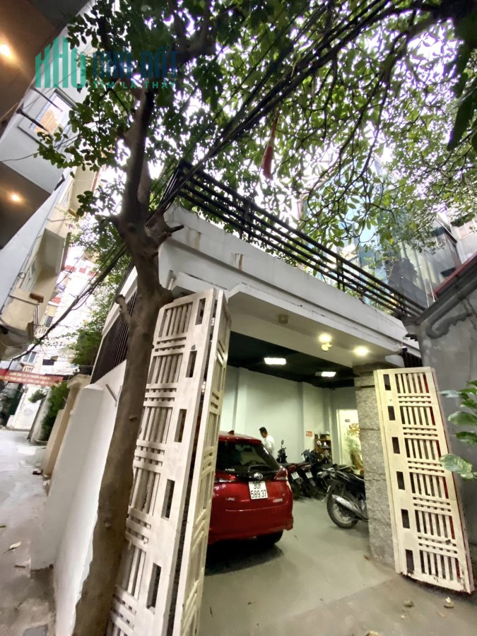 Cầu Giấy,Mặt phố kinh doanh, vỉa hè đông đúc, oto vào nhà, 16 tỷ