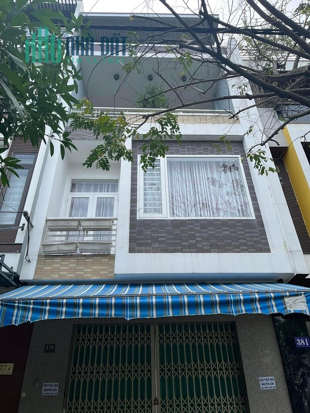 Cho thuê nhà nguyên căn 3 tầng mặt tiền đường Hà Huy Tập 100m2.
