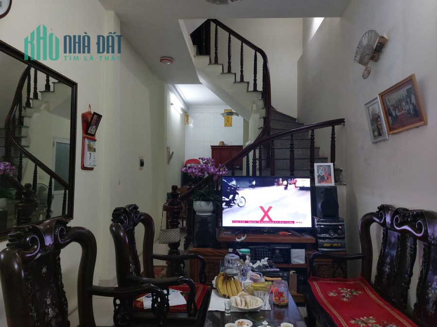 BÁN NHÀ ÂU CƠ - TÂY HỒ. NGÕ NÔNG GẦN PHỐ. DT 44M2. 4 TẦNG. GIÁ 4,2 TỶ