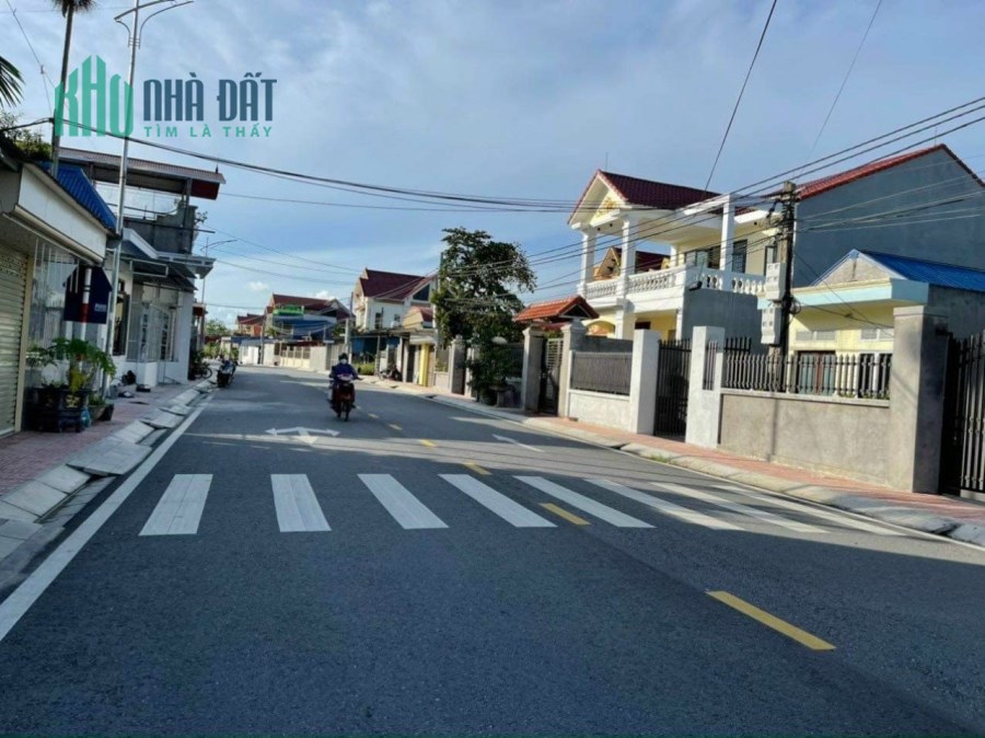 🌺Gia đình bán lô góc 3 mặt thoáng  đường rộng đẹp Trước đất bãi đỗ xe rộng 400m2.