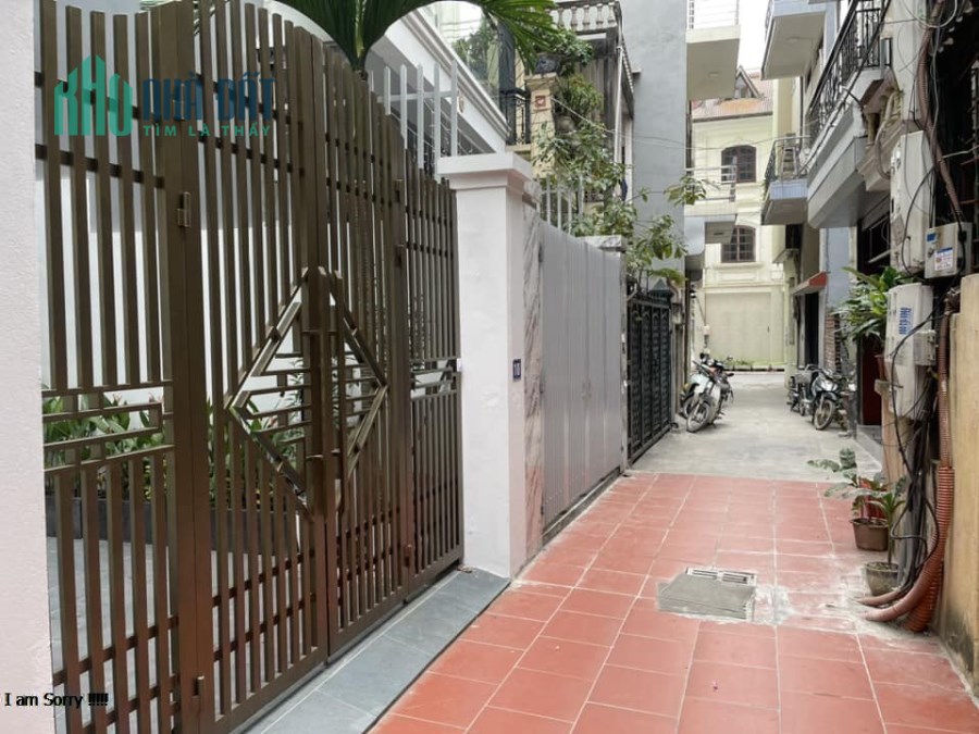 Bán nhà Nguyễn Văn Cừ, ở ngay, thửa phân lô, 5 chỗ đỗ cửa, 20m 2 mặt phố 6 làn xe, ngõ thông ô tô