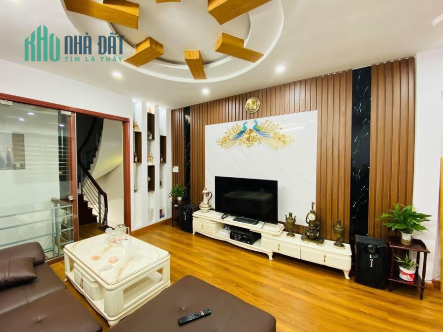Bán nhà phố Chùa Quỳnh, HBT, 40 m x 5 ,ô tô , kinh doanh, phân lô, HIẾM
