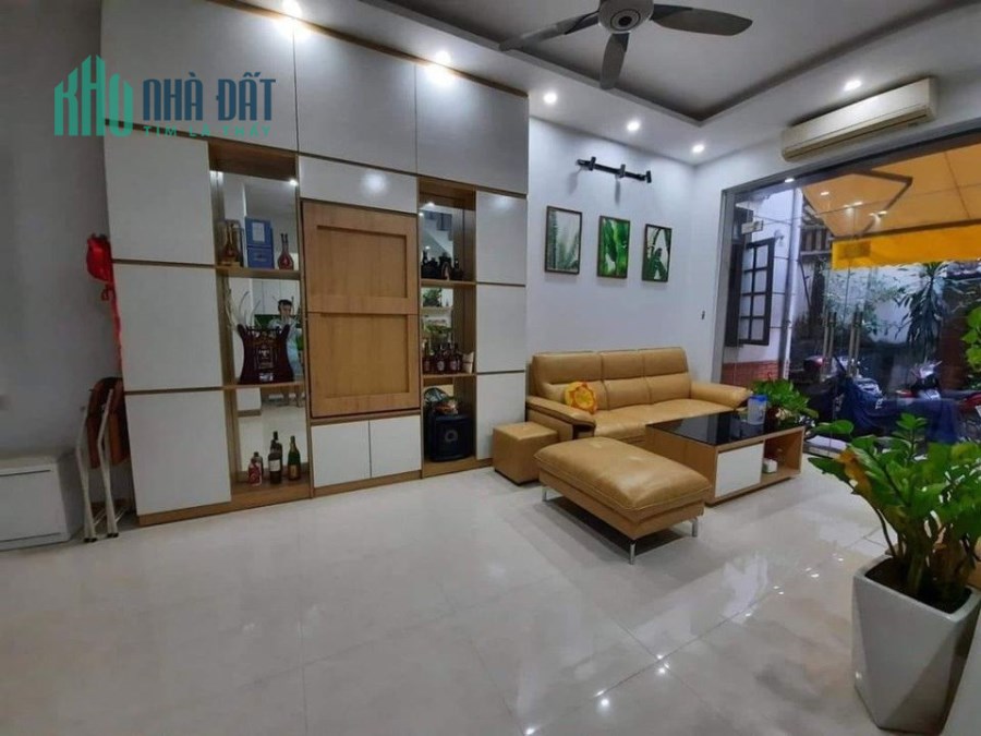 Bán nhà phố Chùa Quỳnh, HBT, 38m x 5 , Ô TÔ đỗ cửa, KD , HIẾM