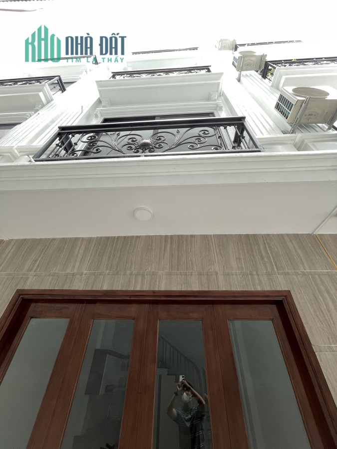 Bán nhà LONG BIÊN, 3 TỶ, 35m2 x 5 tầng, gần đường Nguyễn Văn Cừ, trường Gia Thuỵ, BigC Long Biên