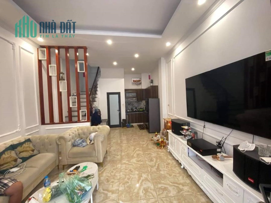 HIẾM!!! Nhà Đẹp Phường Bồ Đề, Ngõ Rộng Gần Hồ, Ôtô Đổ Cổng, 35m2, 5 Tầng, Nhỉnh 3 Tỷ.