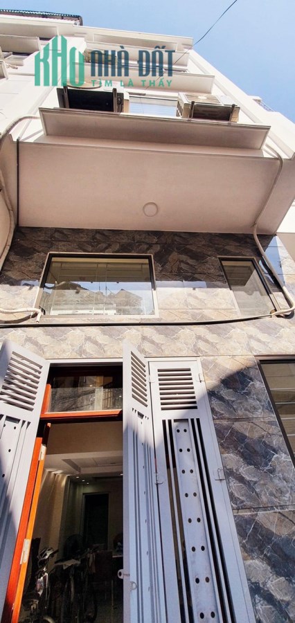 bán nhà Bùi Xương Trạch-Thanh Xuân 43mx5 tầng-4PN-ô tô đỗ cổng.

Giá: 4.9 tỷ nhà thoáng-ở ngay