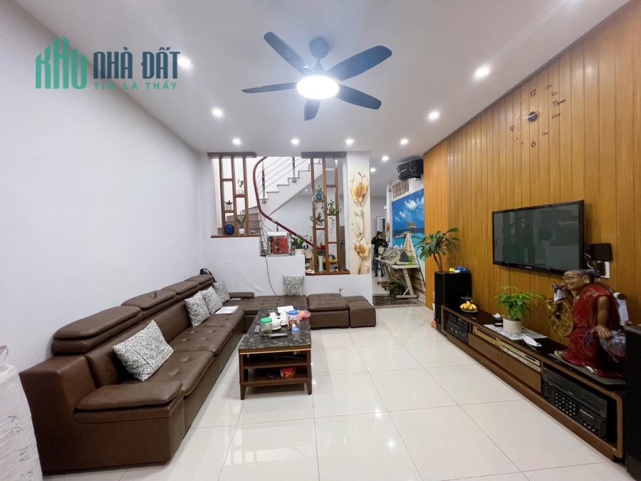 BÁN NHÀ PHỐ CHÙA QUỲNH, HAI BÀ TRƯNG 35MX5, NHỈNH 3 TỶ, KD, ÔTÔ 5M.