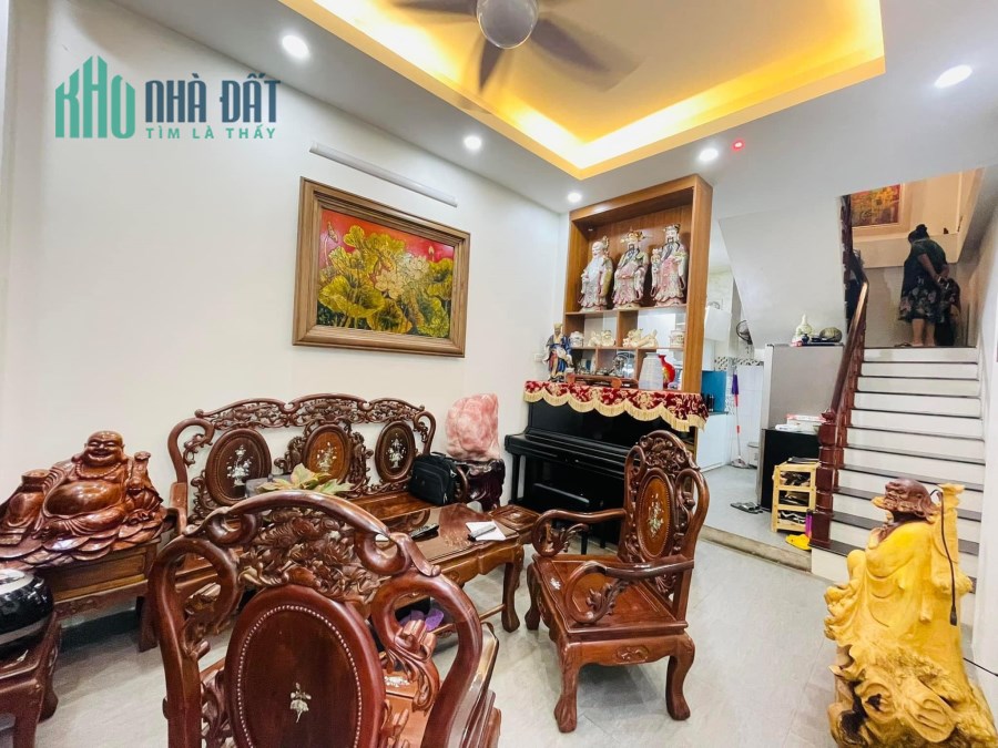 SIÊU PHẨM_ Bán nhà đẹp  giá rẻ Hào Nam Đống Đa 33m2 5T 4 tỷ Ngõ thông thoáng 0904,688,633