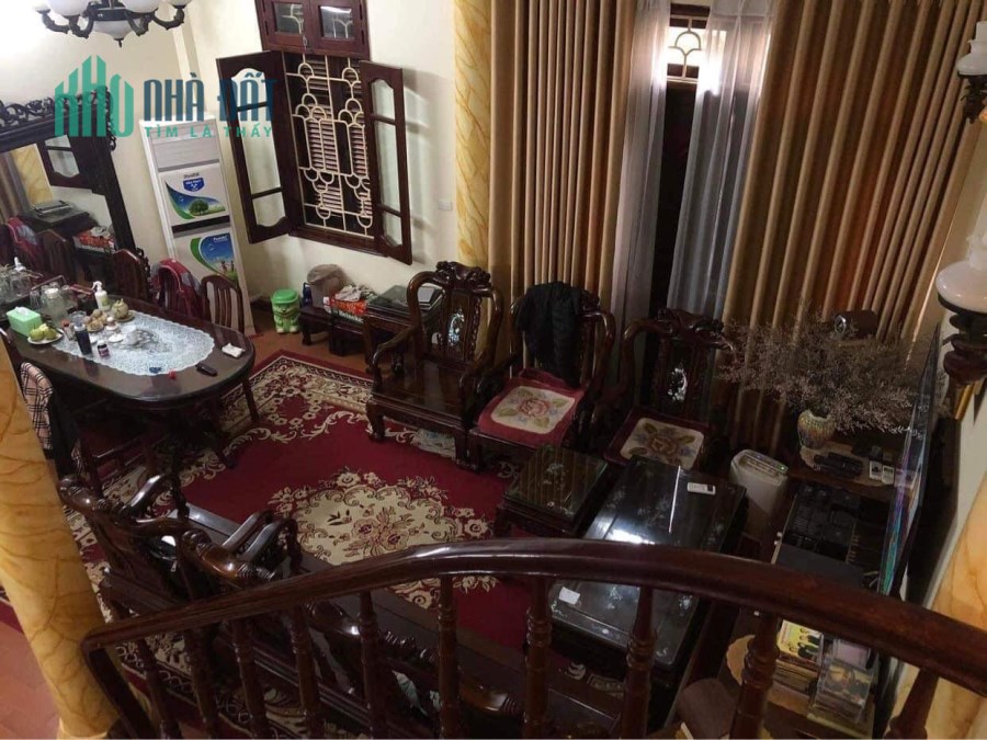 Bán nhà Giáp Bát, Hoàng Mai, 35m2, 5T, Ô tô đỗ cửa, giá chào 5 tỷ.