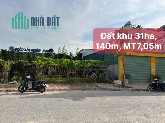 Bán đất KĐG 31ha Trâu Quỳ, Thành Trung, đường 13m, vỉa hè 4m, gần quận ủy Gia Lâm, KD, 140m, 16 tỷ