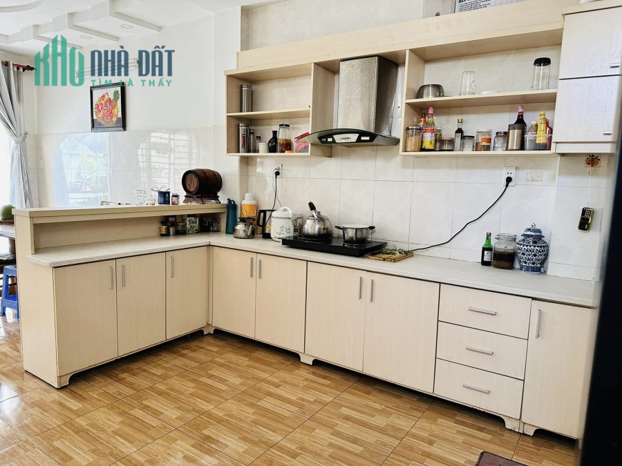 Gấp Gấp Lũy Bán Bích Tân Phú- Hẻm 6m- 5 Tầng- 53m2- Chỉ Nhỉnh 4 Tỷ