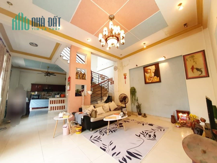Xe hơi đậu trong nhà sát mặt tiền Đình Phong Phú, Quận 9 chỉ 6 tỷ