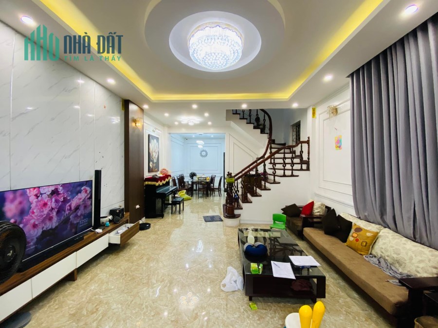 Nhà đẹp Láng Đống Đa tặng full nội thất tương lai mặt phố diện tích 90m2 mặt tiền 5m.