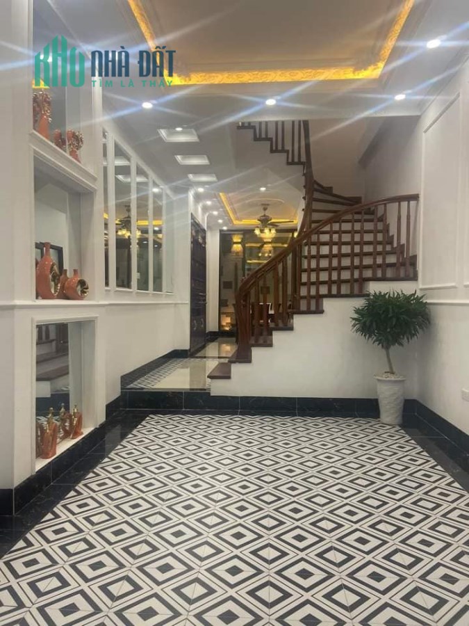 BÁN NHÀ SIÊU ĐẸP - PHỐ THÁI THỊNH QUẬN ĐỐNG ĐA - DT: 45/50M2 4 TẦNG 5 PHÒNG NGỦ - GIÁ: 6.3 TỶ.