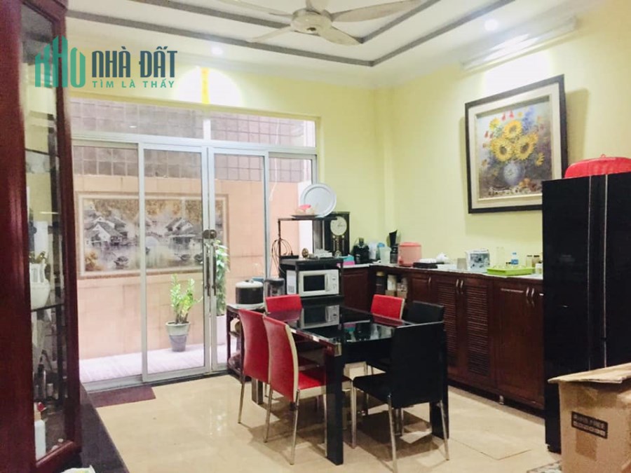 BÁN NHÀ GẦN HỌC VIỆN TÀI CHÍNH TIỆN ÍCH BẠT NGÀN GIÁ 3,2 TỶ. 0989186567
