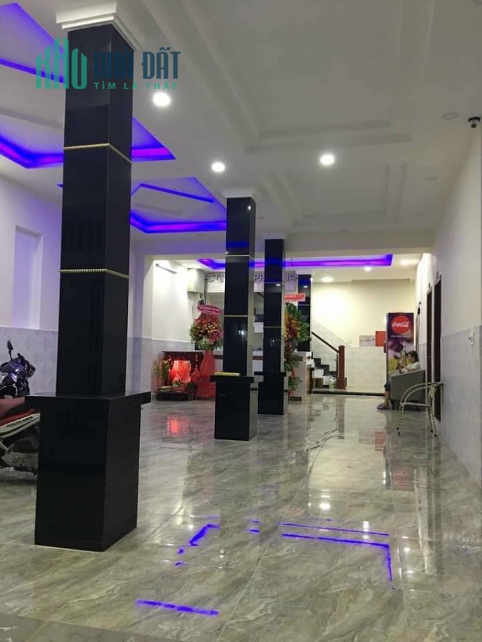 Ngợp Bank Bán Gấp Bán khách sạn MT Cộng Hoà, Phường 13, Quận Tân Bình(: Hầm 6 Tầng.