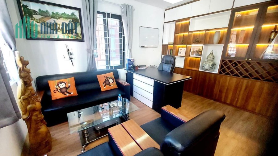 VÀI BƯỚC RA TRẦN PHÚ,nội thất VIP, nhà phố Dương Lâm 5 tầng giá Giảm sâu còn 5 tỷ.