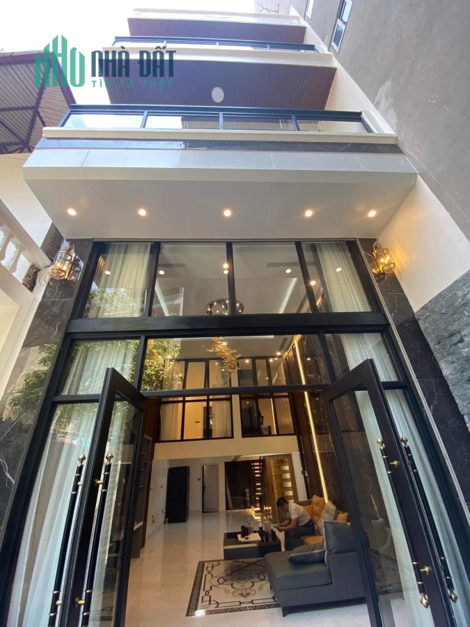 Bán nhà ngõ 315 Nguyễn Khang, 40m2, 5T, gần phố, ô tô, giá chỉ 5,6 tỷ.