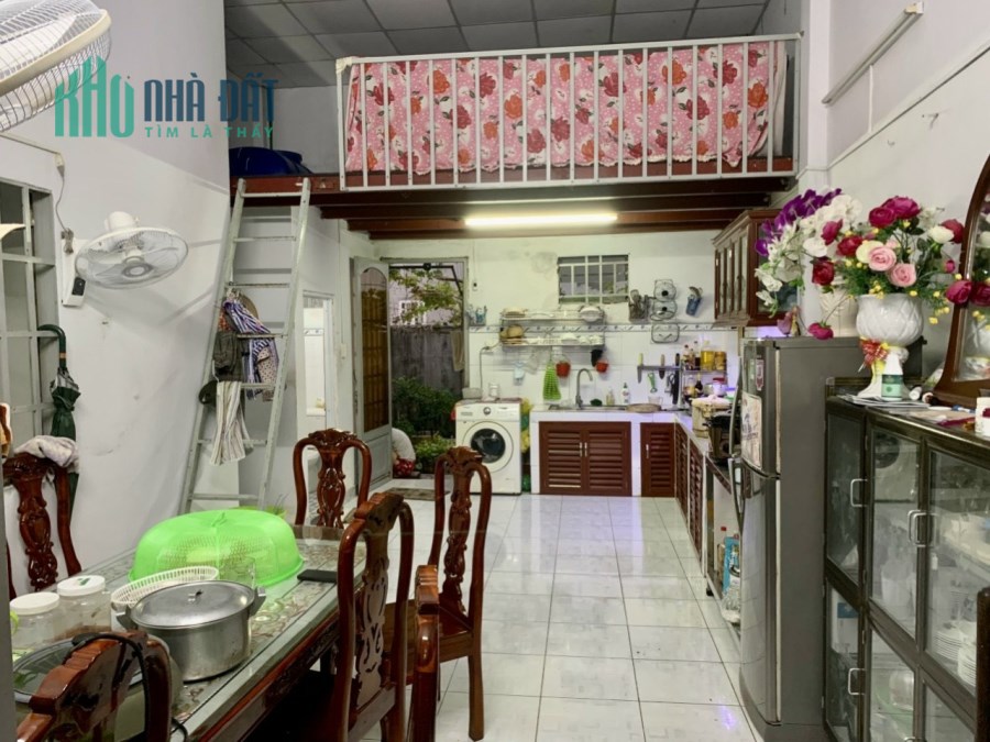 Nhà hxh đường Gò cát DT 104m cấp 4 vị trí đẹp, giá tốt