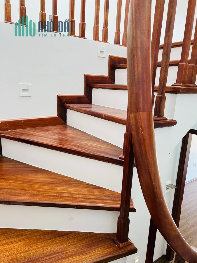 Bán nhà  mới  đẹp An Dương Vương,  Tây Hồ 40m, 5T, MT 4m, ô tô đỗ, giá 4 tỷ 9.