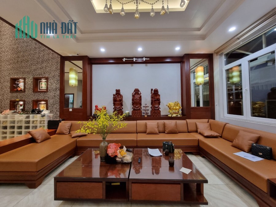 Bán nhà phân lô 1 nhà ra mặt phố Trung Kính to 6 tầng, 60m, 5.5m mặt tiền, ô tô tải tránh đỗ, kinh