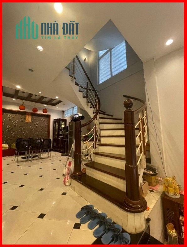 GIÁ ĐẦU TƯ Vũ Tông Phan gần phố Dt 42m2 x 4 tầng, MT4.3m, giá 3.8 tỷ.