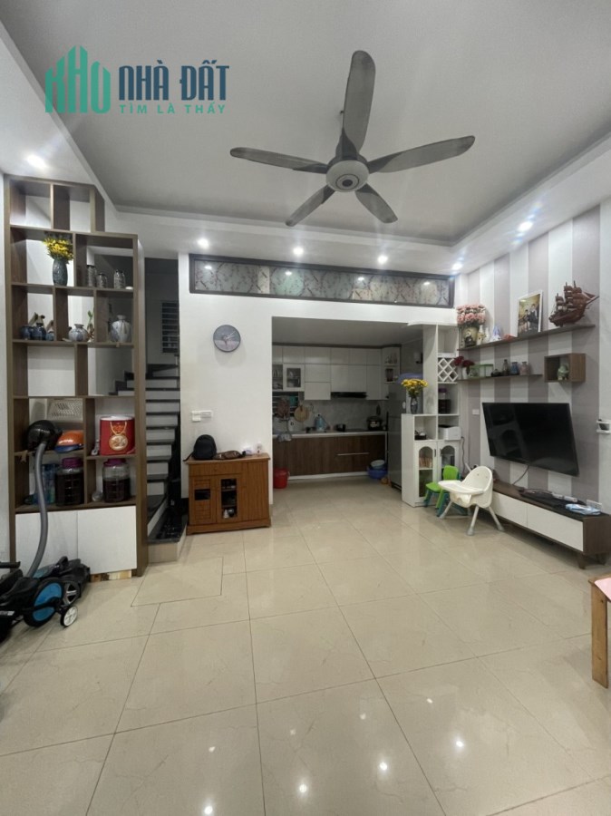 SIÊU RỘNG, bán nhà Hoàng Đạo Thành, Ở LUÔN, SÁT PHỐ, 36m2*5T giá 3.3tỷ.