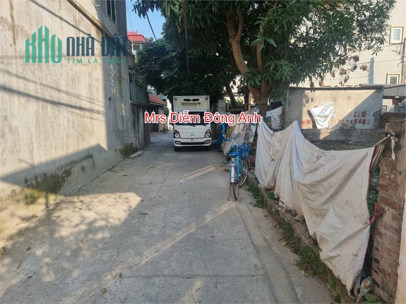 Nhỉnh 1 tỷ, Mrs Diễm cần bán 40m đất đẹp trung tâm, ngõ thông tại Dục Nội, Việt Hùng,