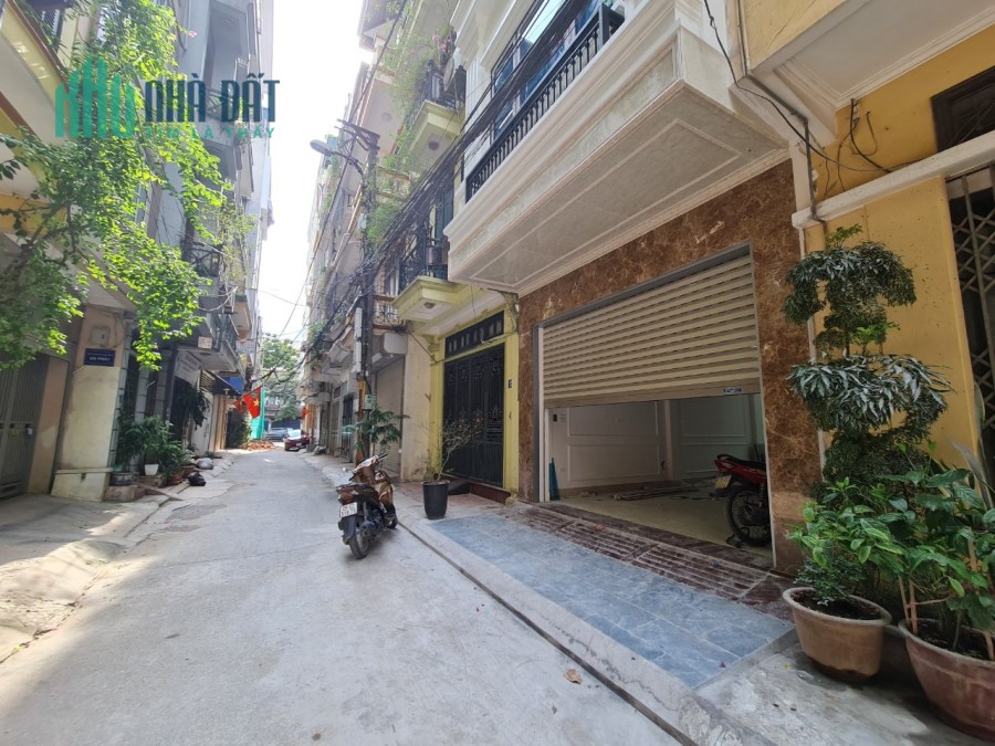 HOA HẬU CẦU GIẤY- PHÂN LÔ - Ô TÔ TRÁNH VỈA HÈ - NHÀ MỚI - VỊ TRÍ ĐỈNH CỦA CHÓP - 12 TỶ.