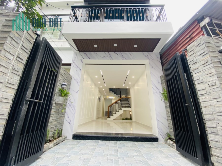 Bán căn nhà 4 tầng xây mới mẻ độc lập có sân cổng giá bán 4.35 tỉ đẹp tuyệt tại ngõ 126 Hồ Sen