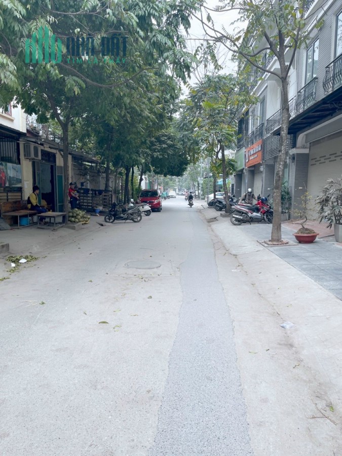 bán nhà 5 tầng vi trì đep kinh doanh buon bán suầm uất đương oto thanh xuân co vi hè
