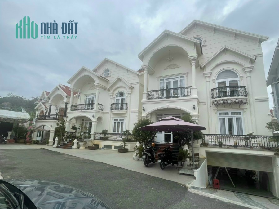 Nhà đẹp trong khu biệt thư sang trọng, dt 200m2 ở Phường 9 Đà Lạt,  giá yêu thương chỉ 17 tỷ