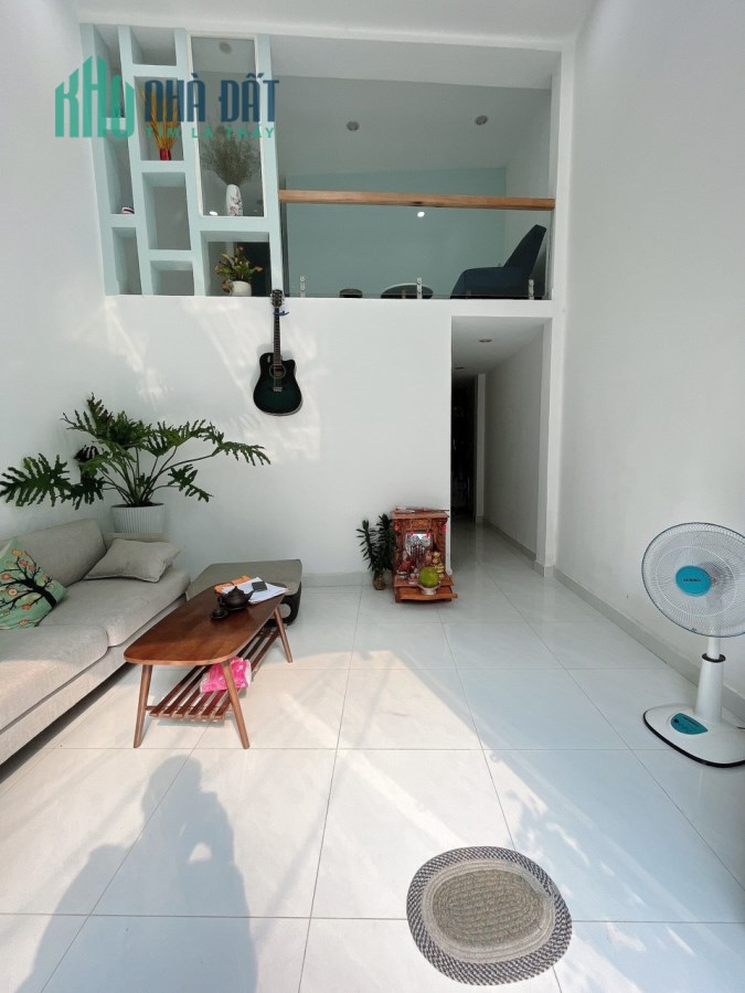 Bán Nhà Quận 12, Sát mặt tiền đường Lê Thị Riêng, 43M2, 2 Tầng, 2PN, Chỉ 2 Tỷ 8.