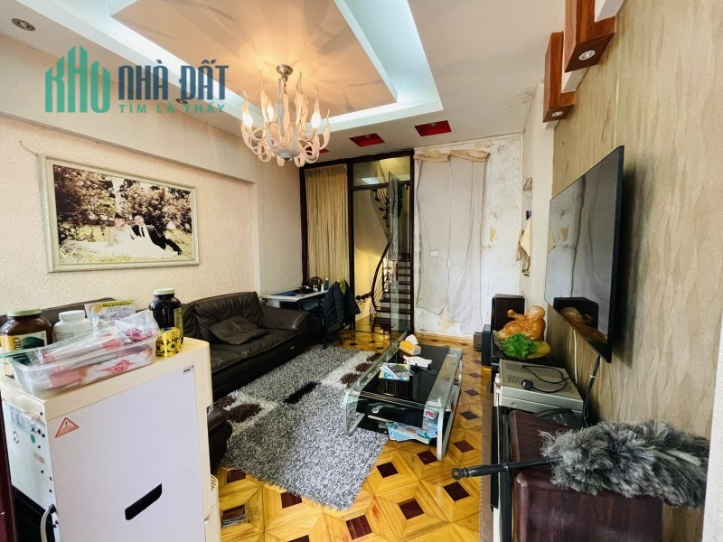 Cần bán đất Nguyễn Văn Cừ Long Biên DT 60m2 5 Tầng MT 4m Giá 4.9 tỷ