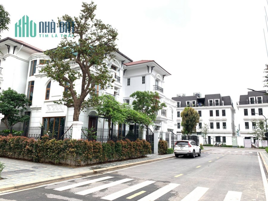 Bán biệt thự Embassy Garden lô góc 260m sổ đỏ chính chủ