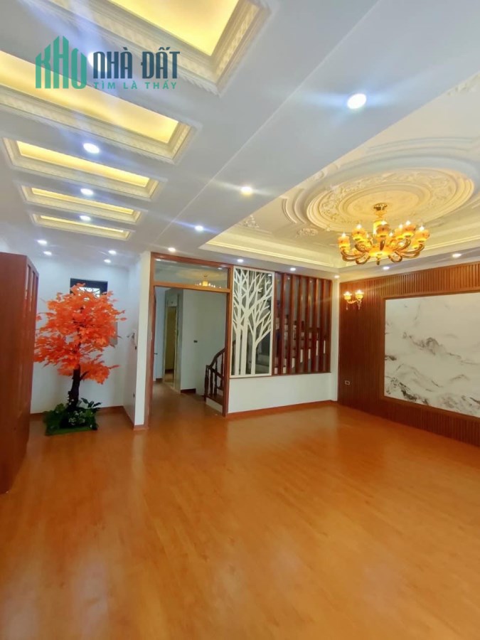 HIẾM!Nhà mới cực đẹp phố Nguyễn Sơn, 45m,MT 5m ô tô đỗ cửa, nhỉnh 4 tỷ