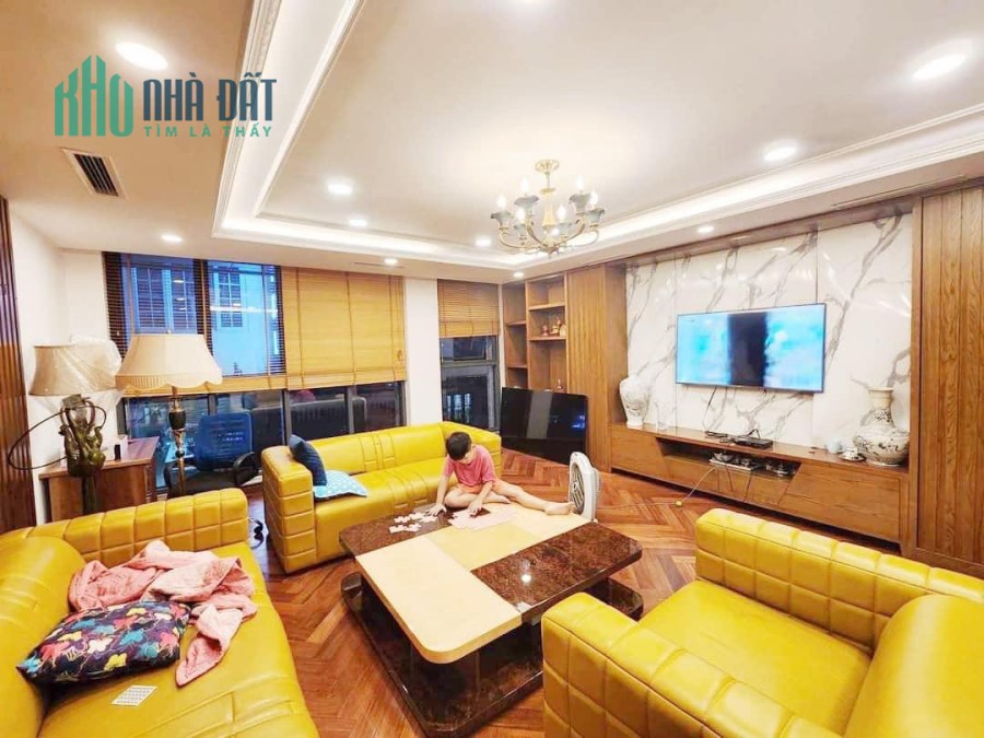 Cực hiếm!Nhà phân lô P.Ngọc Lâm, 60M, MT 4M, ô tô đỗ cổng, nhỉnh 4 tỷ
