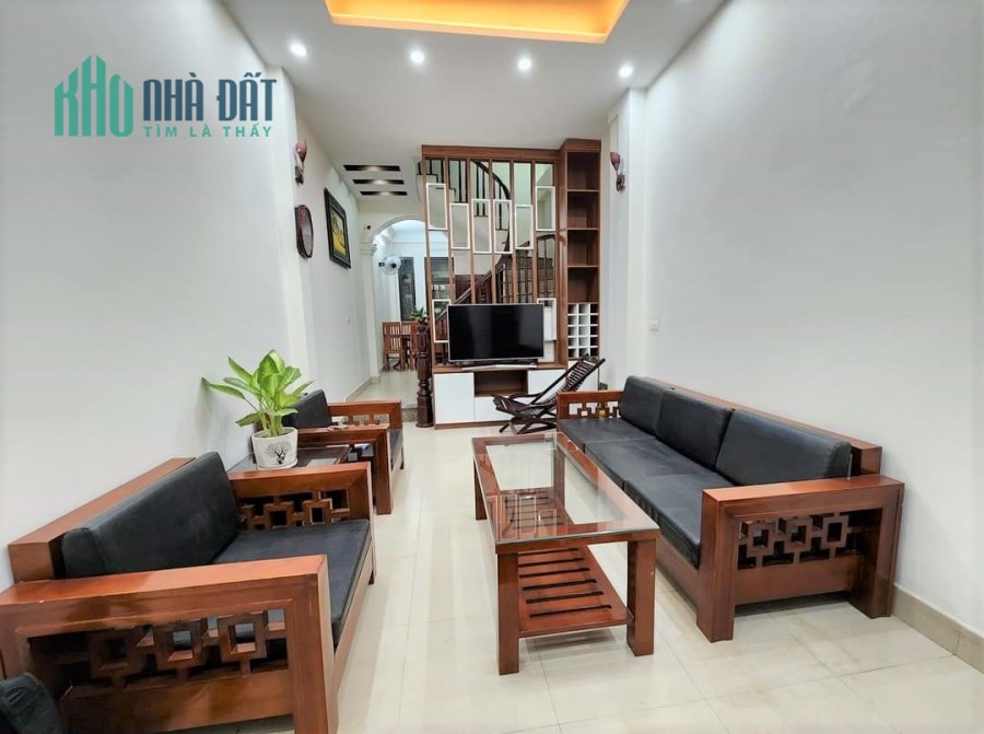 Bán nhà Cự Lộc, Thanh Xuân 40m2, 4 tầng, nhà đẹp 2 mặt thoáng, ở ngay, 4 tỷ