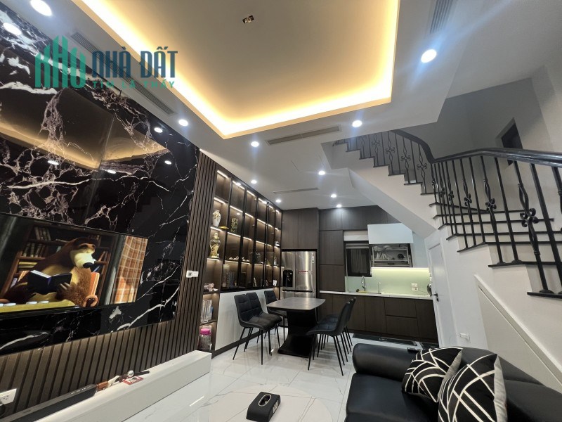 BÁN NHÀ ĐẠI LINH TRUNG VĂN NHÀ 65M 5 TẦNG HAI THOÁNG ĐẸP LUNG LINH Ô TÔ 4 CHỖ ĐỖ CỬA 5.1 tỷ
