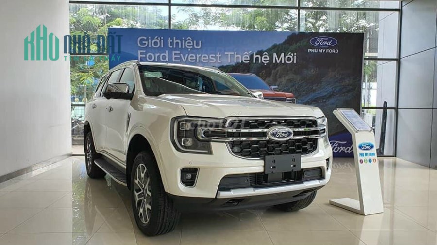 Ford Everest Titanium 4x2 sẵn giao ngay tháng 02